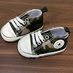 NEW Infant Converse Baby Boy Shoes Size (1)